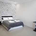 Iris מלון דירות 4*